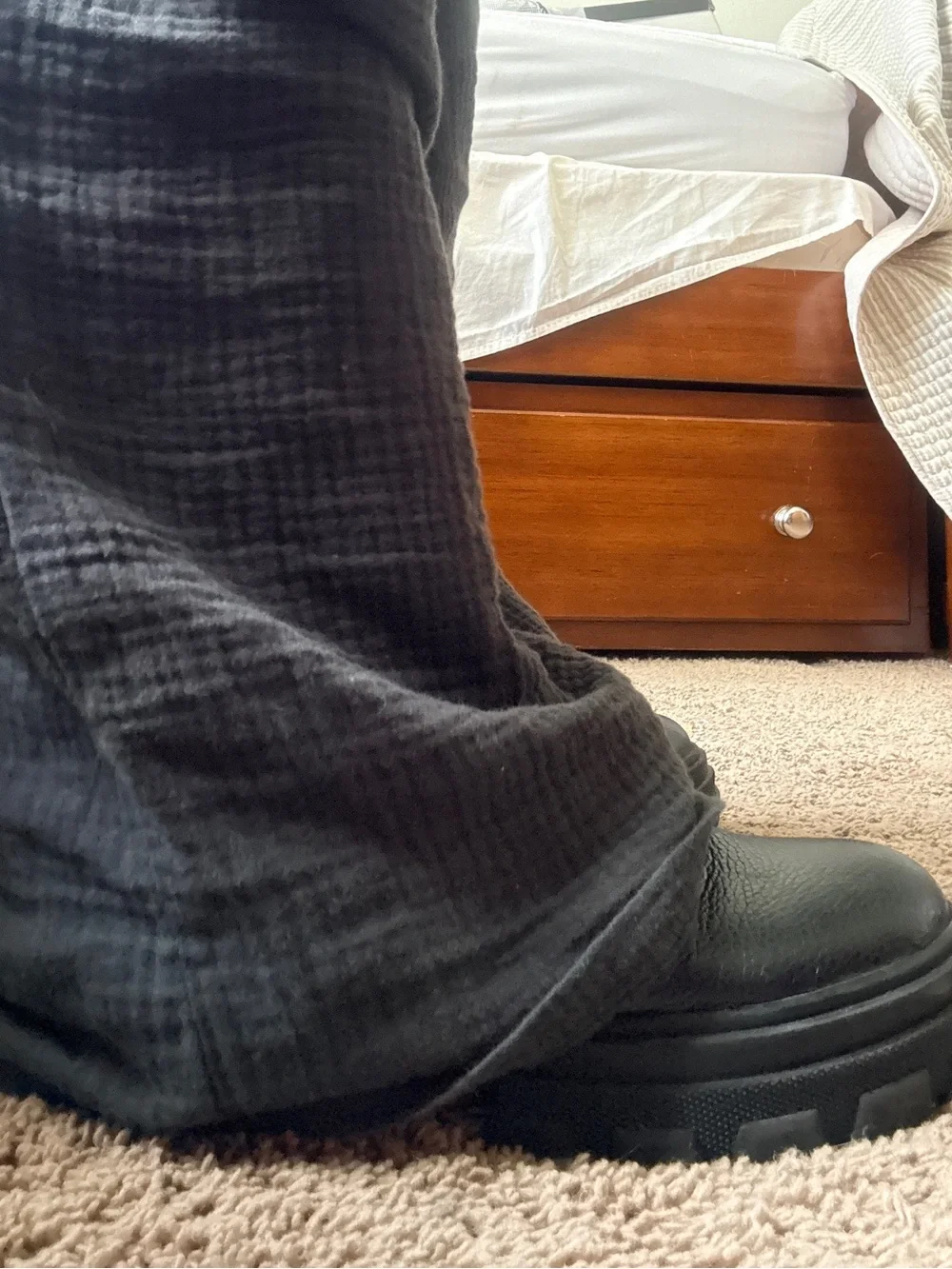 ERIC MICHAEL BLACK LEATHER FRONT-ZIP LUG SOLE BOOTS EU 38 US 7.5-8